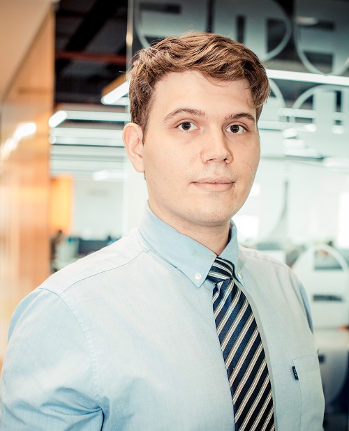 Роман Попов